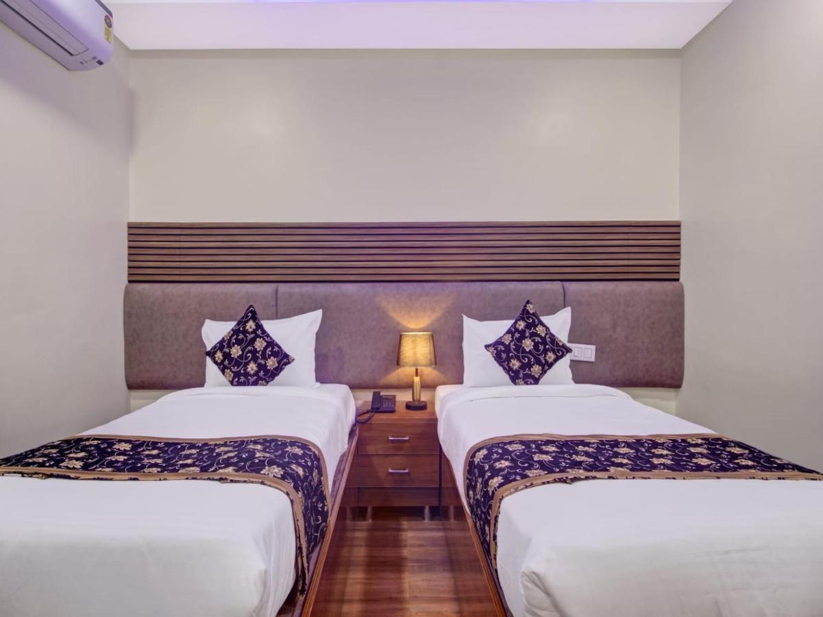 The Superb Hotel Pvt Ltd Hyderabad Bagian luar foto