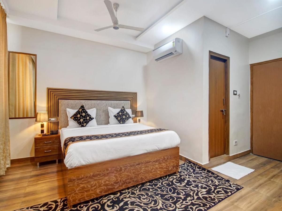 The Superb Hotel Pvt Ltd Hyderabad Bagian luar foto