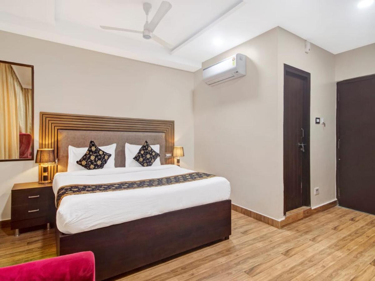 The Superb Hotel Pvt Ltd Hyderabad Bagian luar foto