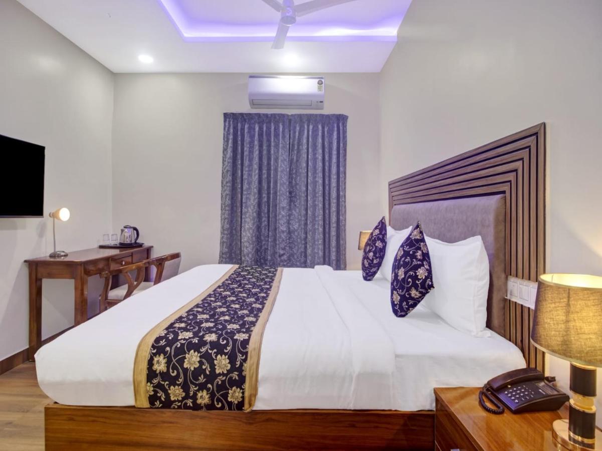The Superb Hotel Pvt Ltd Hyderabad Bagian luar foto